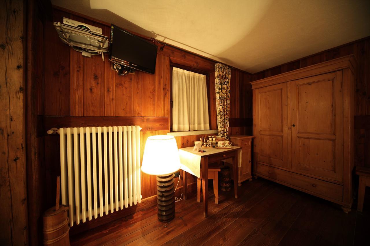 Eco Chalet Maison Dominique Challand-Saint-Anselme Екстериор снимка
